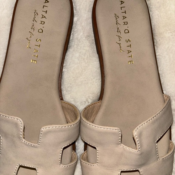 Altar'd State Women's Cream Slide Sandals - Picture 3 of 4